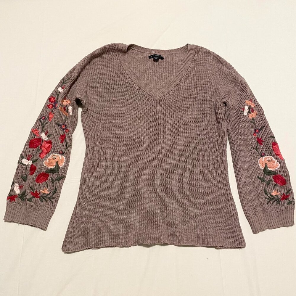 American Eagle Floral Embroidered V Neck Sweater Womens Size Medium